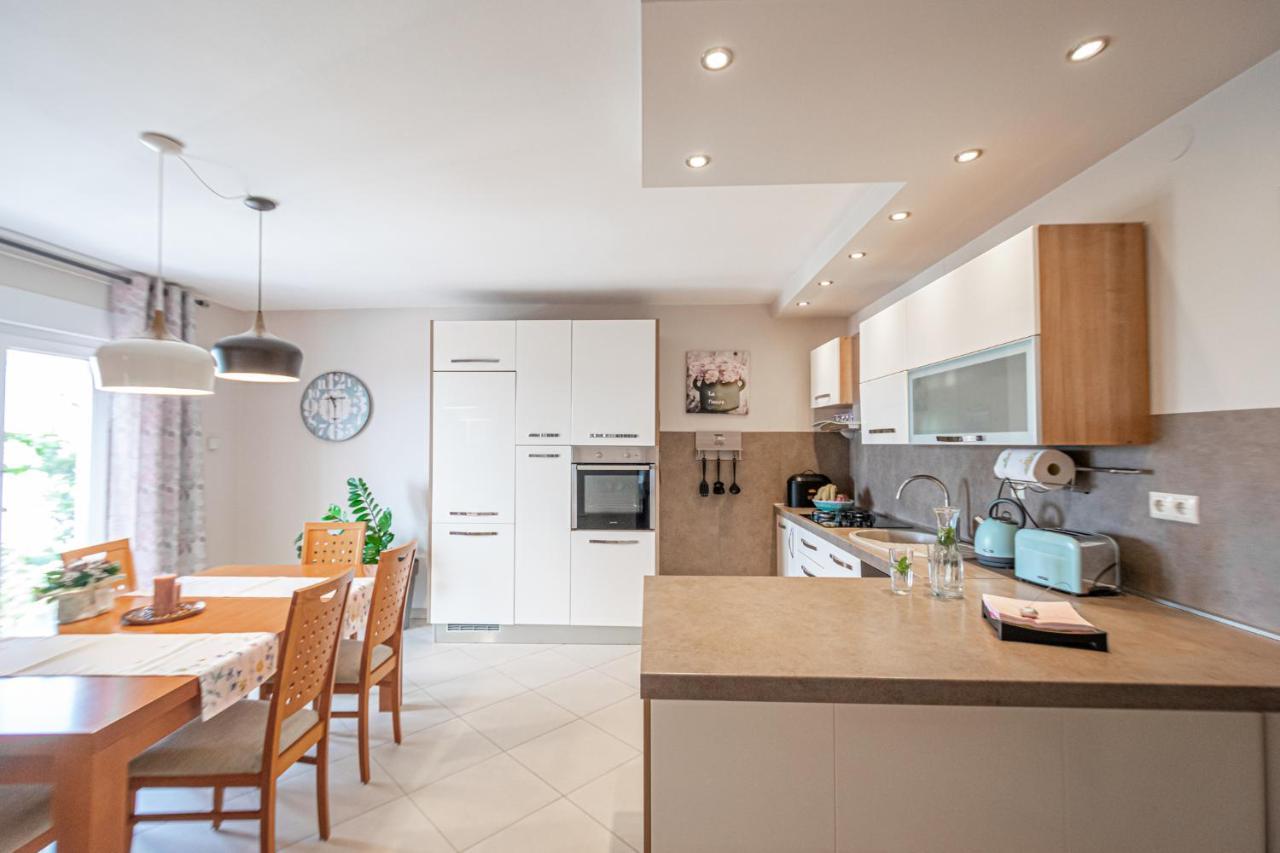 Two-Bedroom Apartment In Crikvenica Xcvii Bagian luar foto